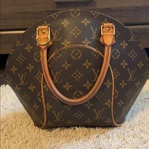 Ellipse Louis Vuitton Hand bag